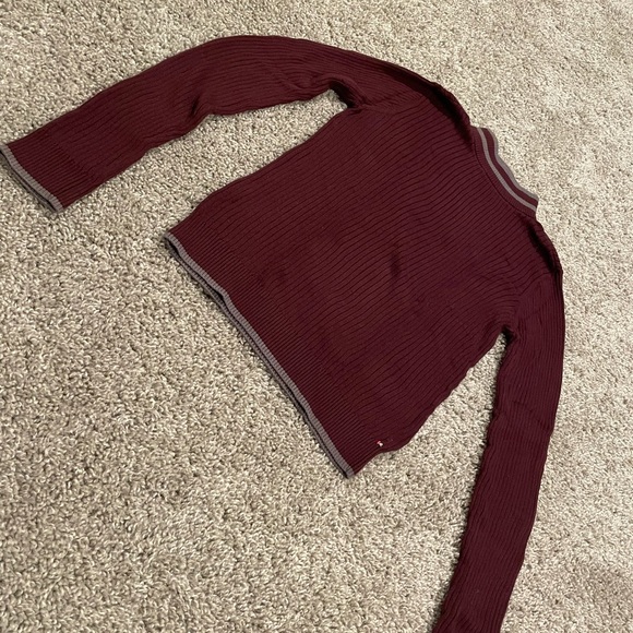 Low turtle neck ribbed sweater - Picture 2 of 2